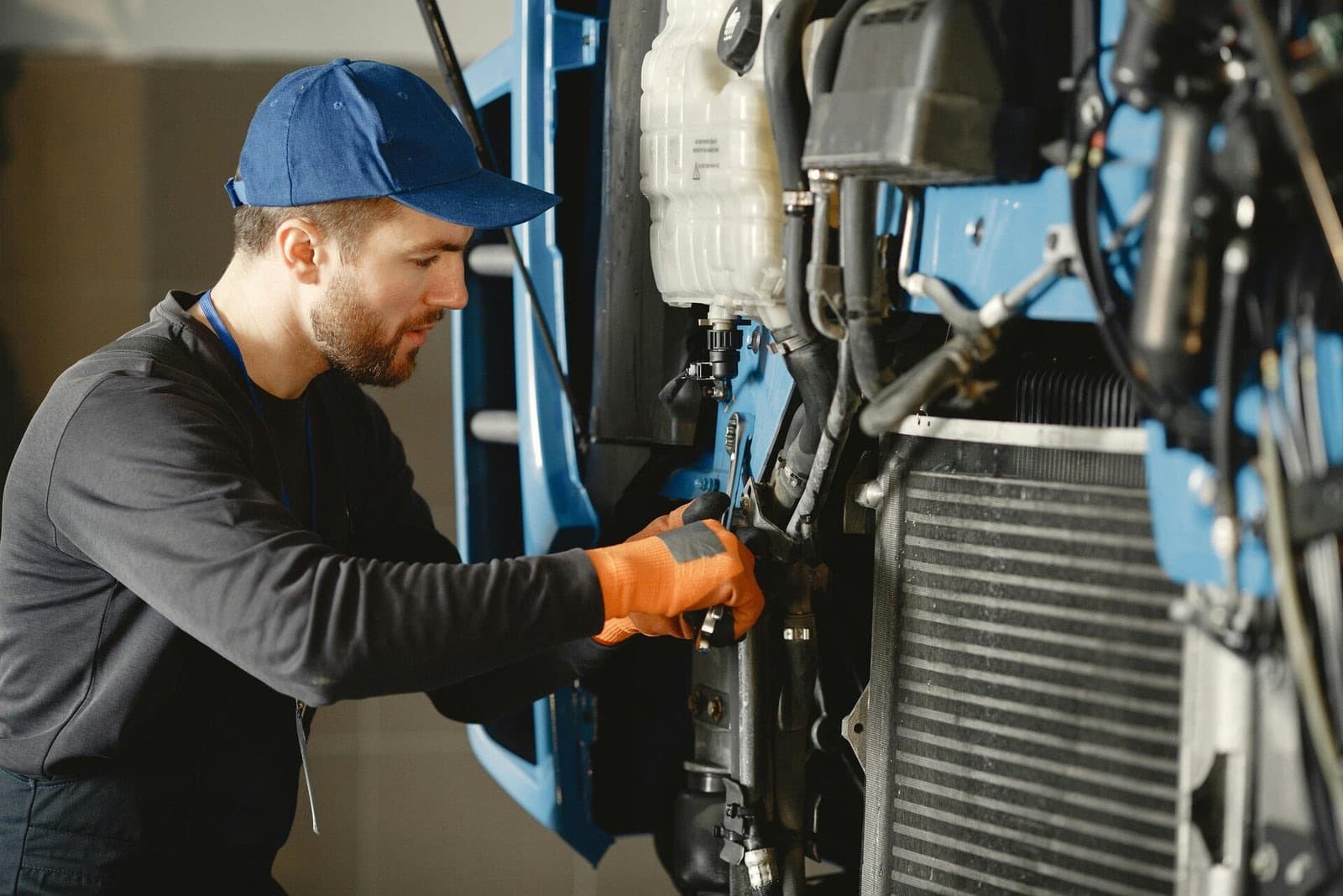 Heavy-Duty Truck Repair imagery